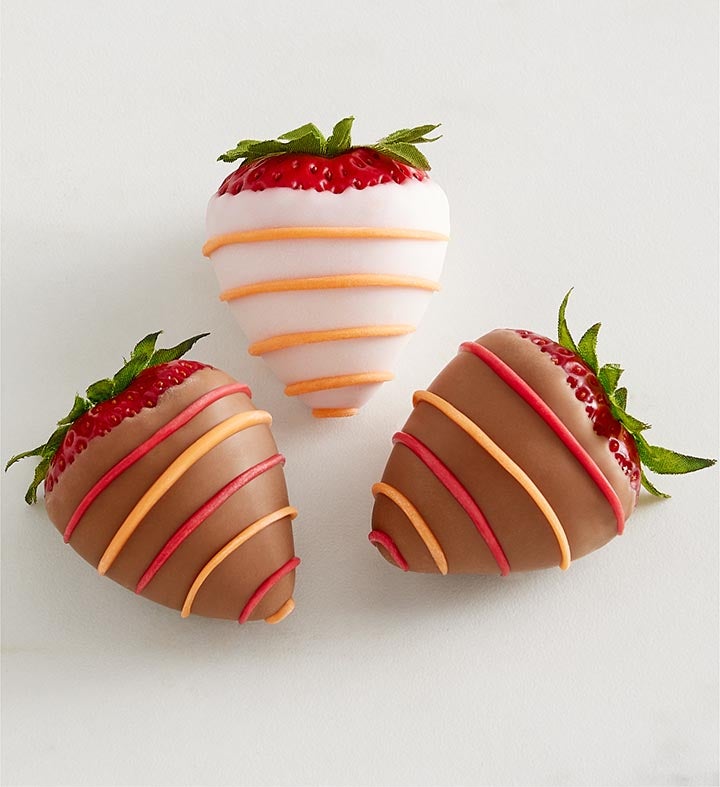 Classic Cheesecake Bites™ with Gourmet Autumn Dipped Strawberries